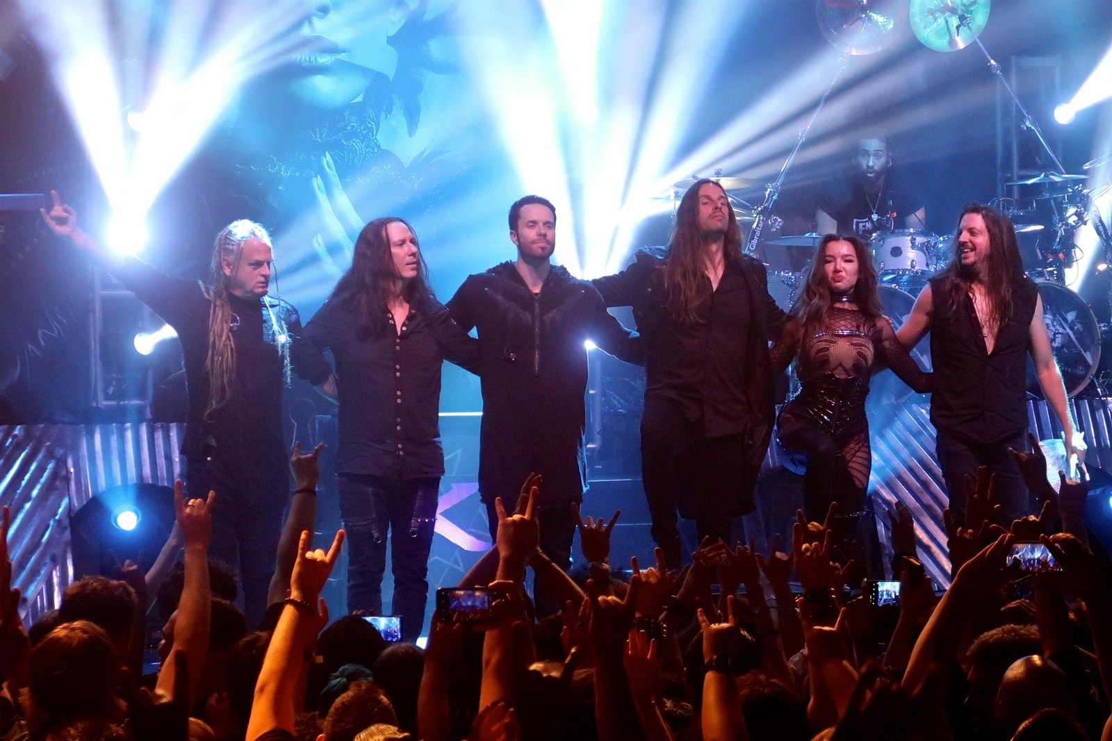 Группа Kamelot на концерте